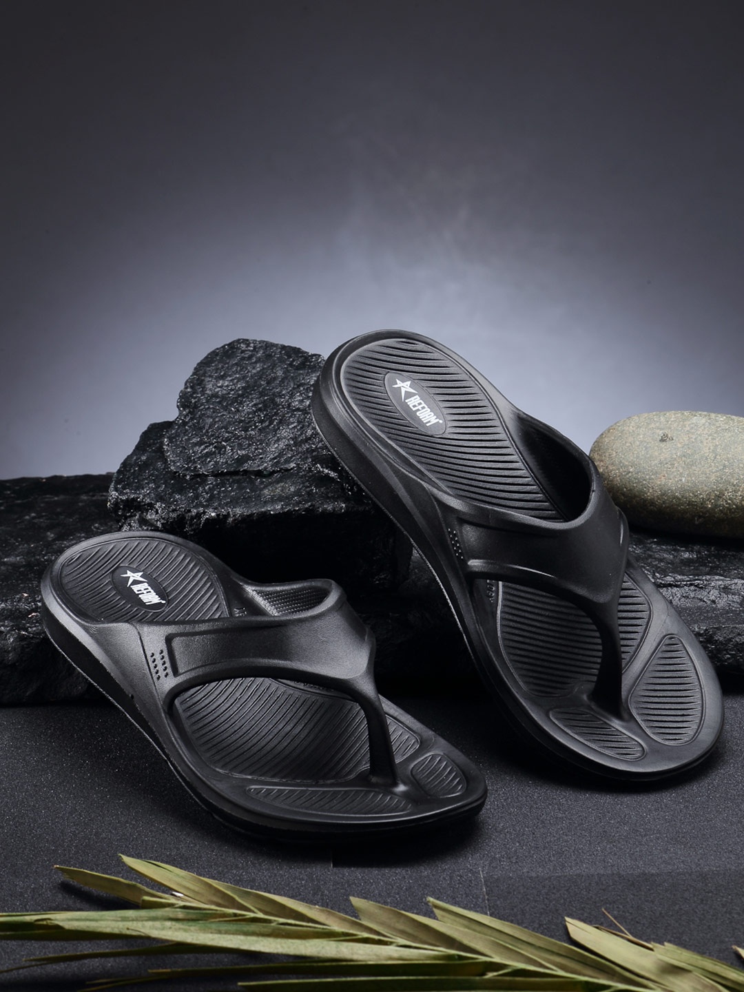 

REFOAM Men Black Slip-On Flip Flops