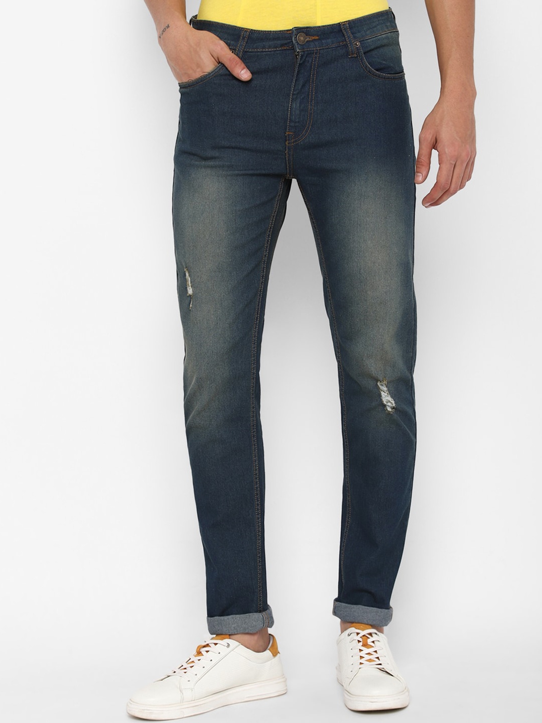 

Forever 21 Men Mid-Rise Straight Fit Regular Length Low Distress Light Fade Cotton Jeans, Blue