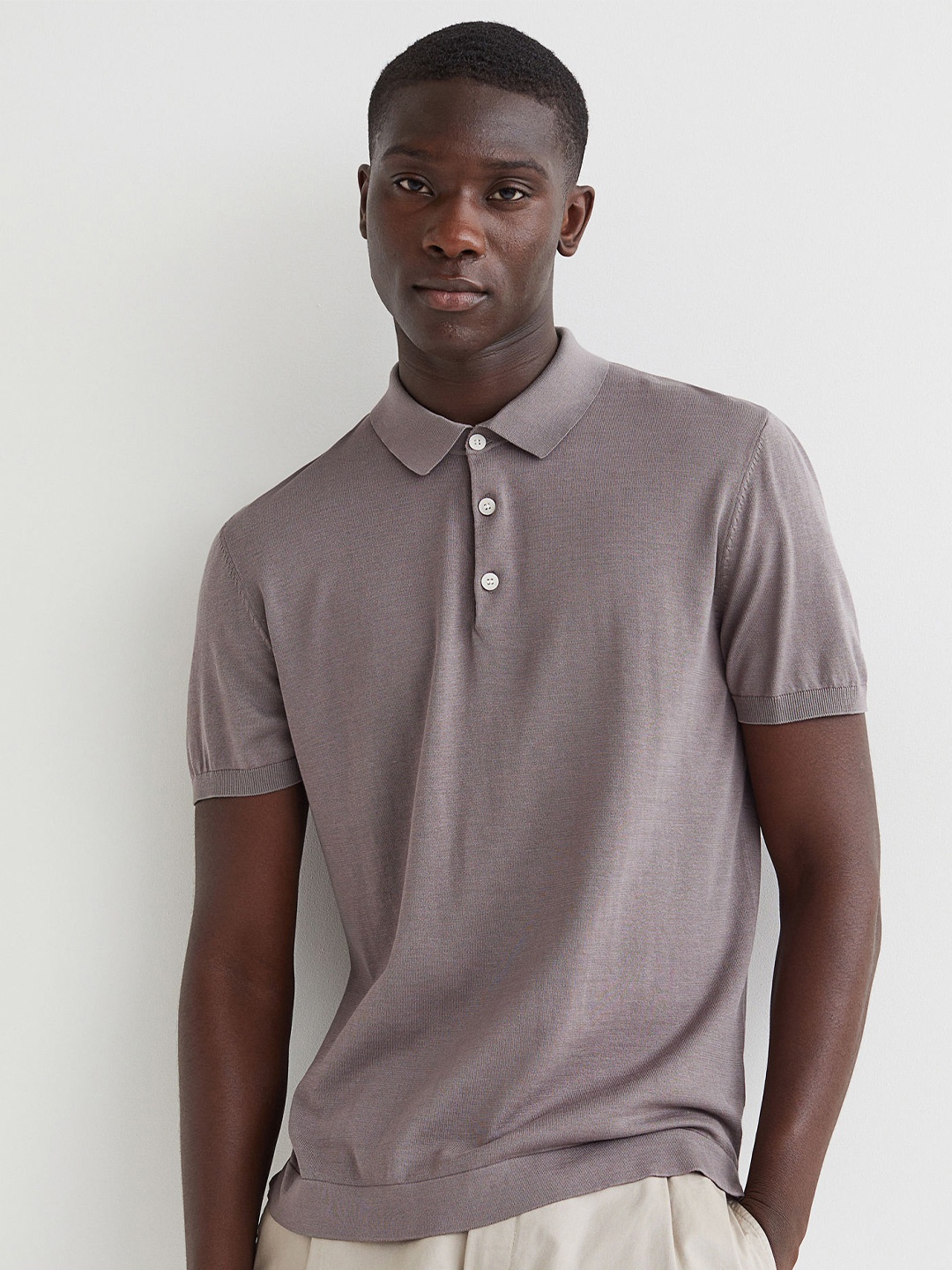 

H&M Men Beige Solid Slim Fit Silk-Blend Polo Shirt