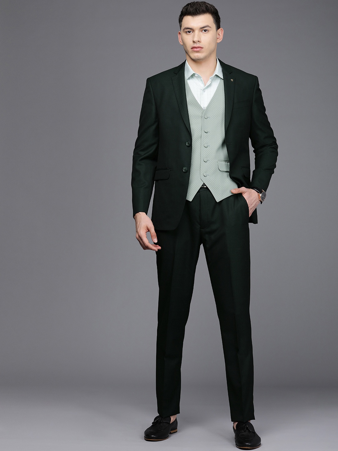 

Louis Philippe Men Emerald Green Textured Slim Fit Single Breasted Formal Suit