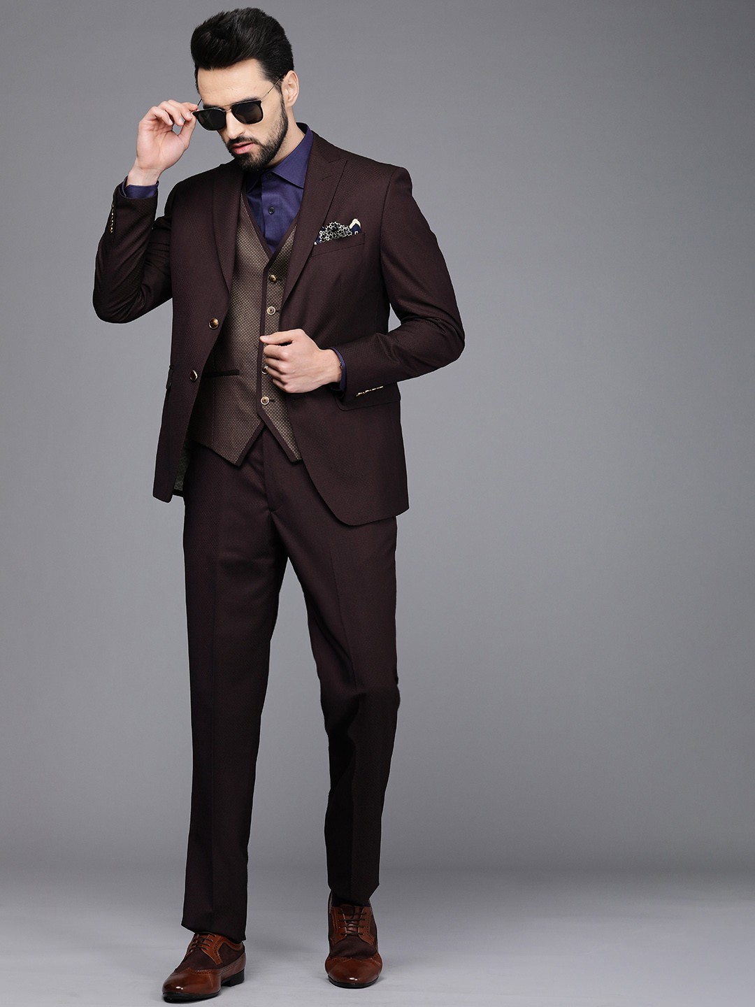 

Louis Philippe Men Burgundy Textured Slim Fit Single Breasted Formal Suit