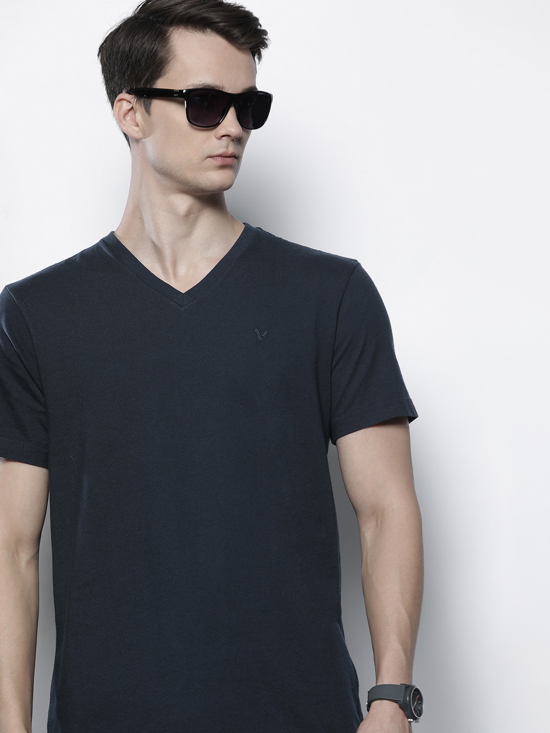 

AMERICAN EAGLE OUTFITTERS Men Navy Blue V-Neck Pure Cotton T-shirt