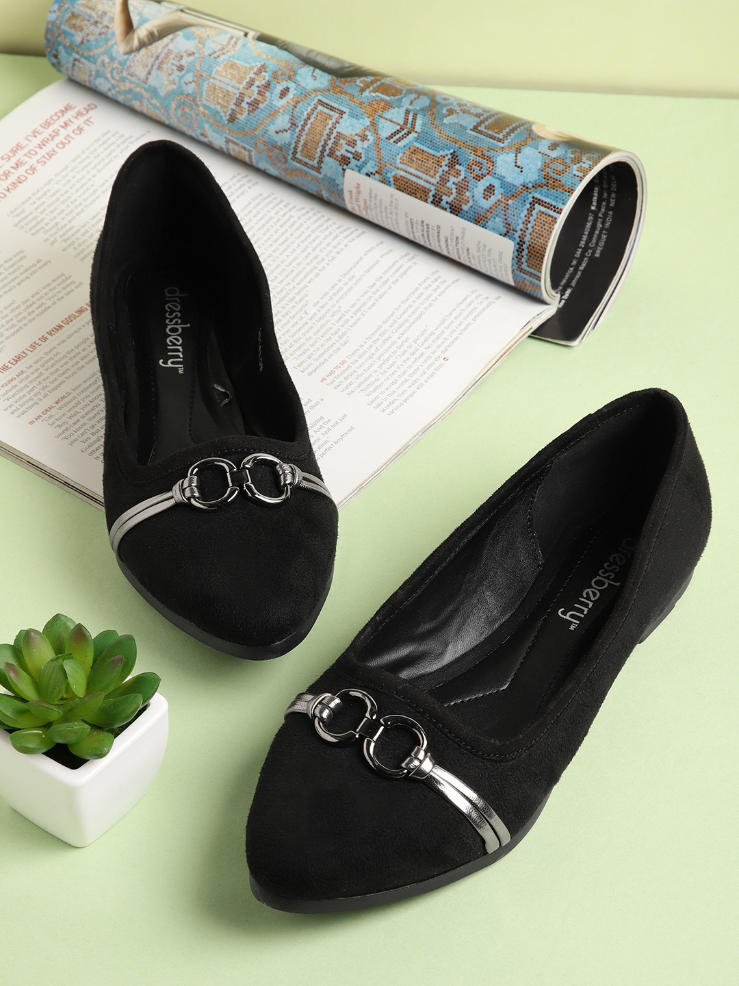 

DressBerry Women Black Solid Ballerinas