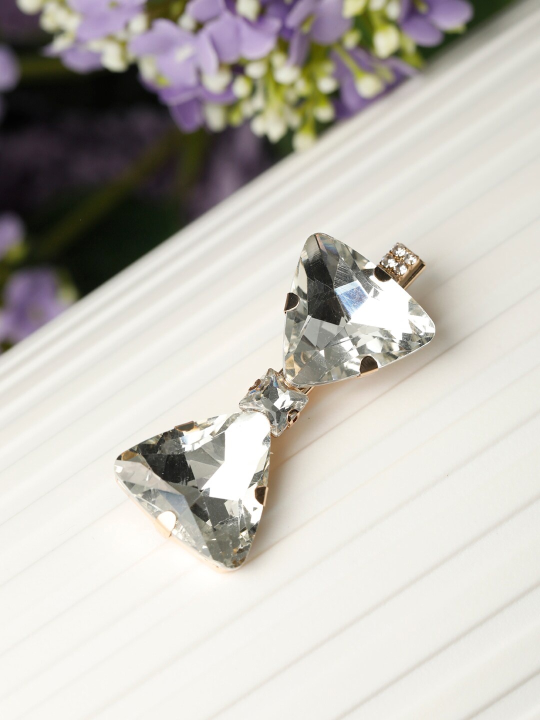 

Priyaasi Women White & Gold-Toned Embellished Alligator Hair Clip
