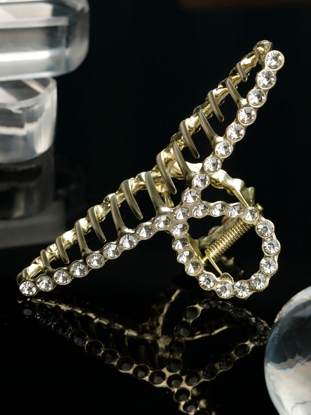 

Priyaasi Women Gold Plated Oversized Metal Claw Clip