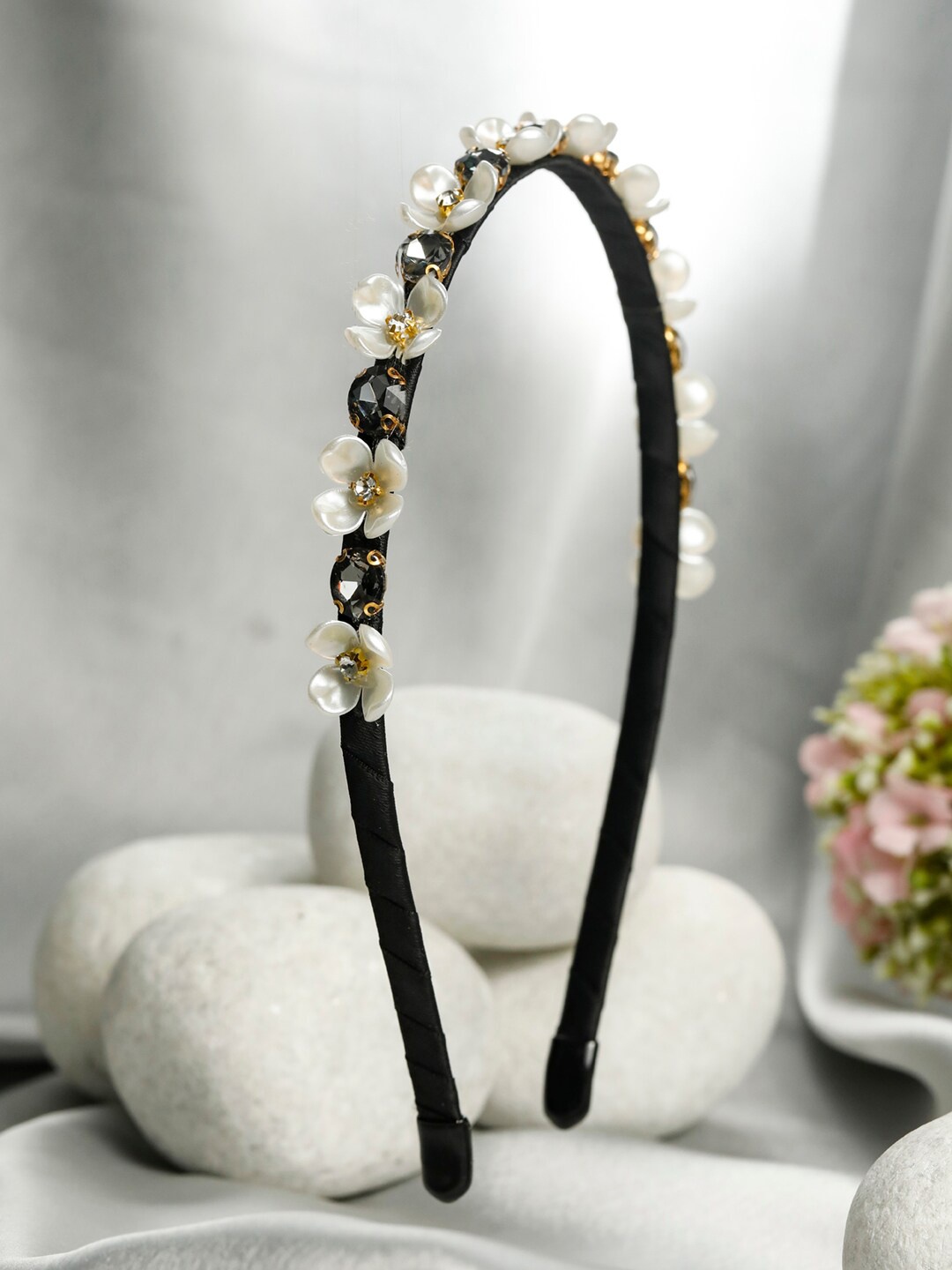 

Priyaasi Women White & Black Hairband