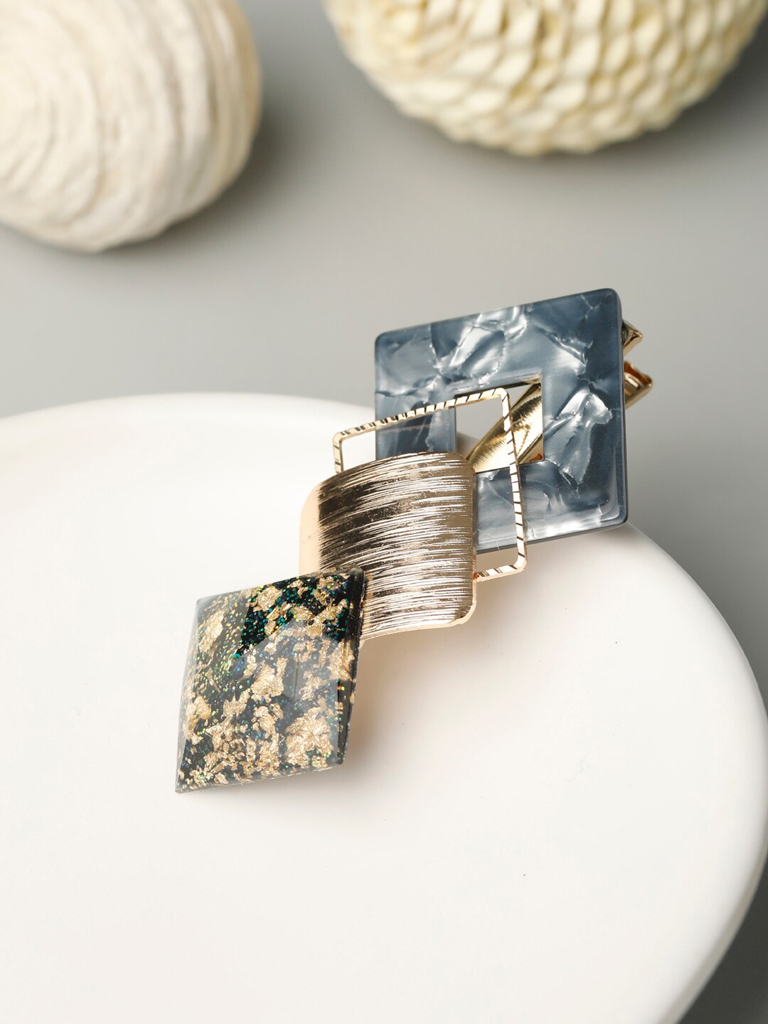 

Priyaasi Women Green & Gold-Toned Alligator Hair Clip