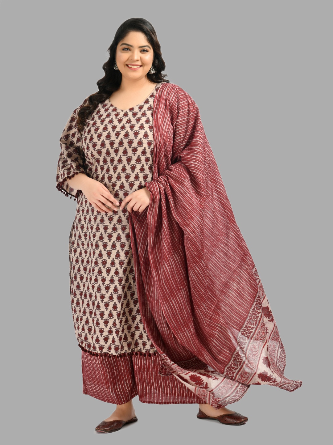 

PrettyPlus by Desinoor.com Maroon Printed Cotton Plus Size Kurta with Palazzos & Dupatta