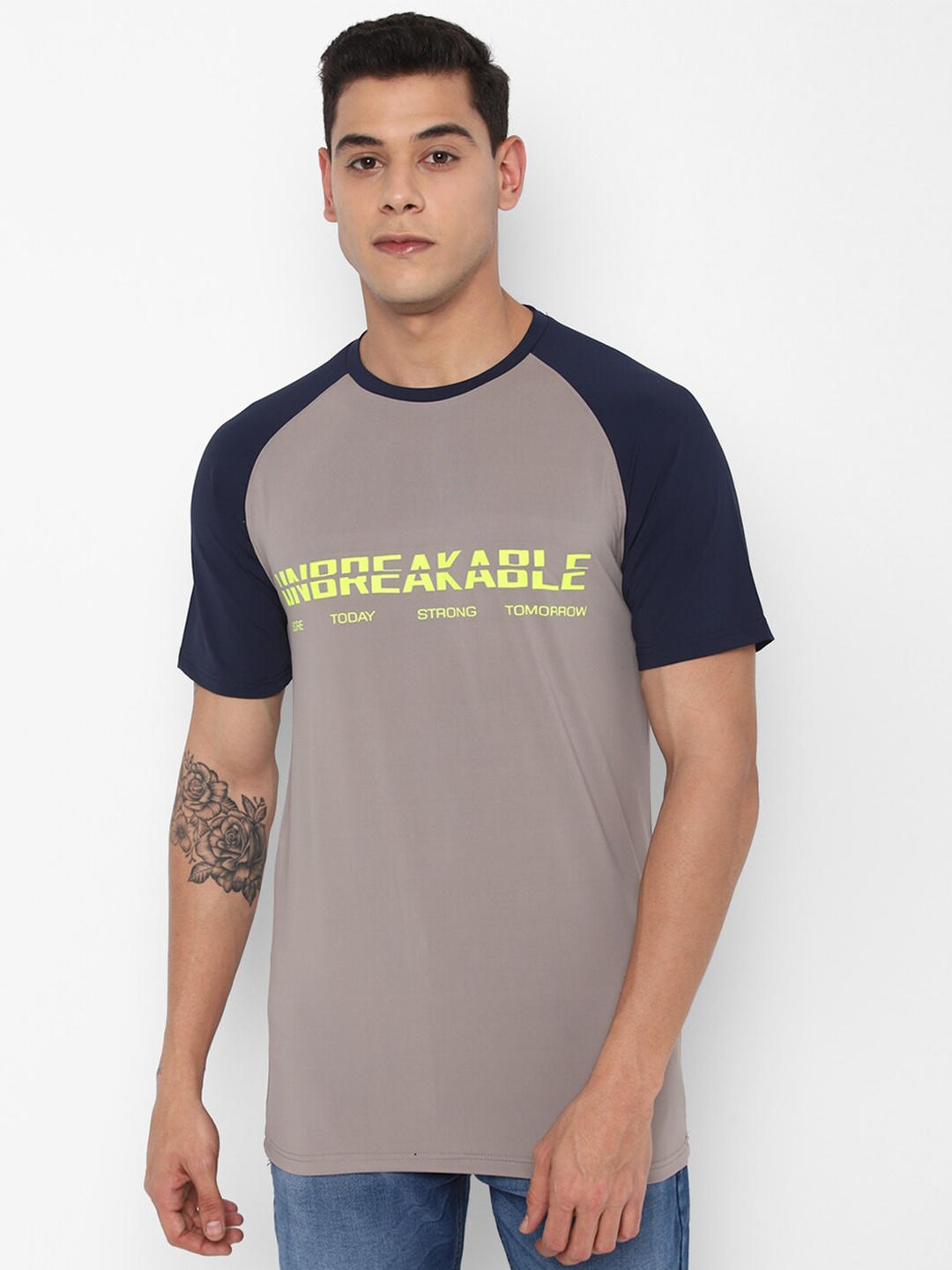 

FOREVER 21 Men Grey Printed T-shirt