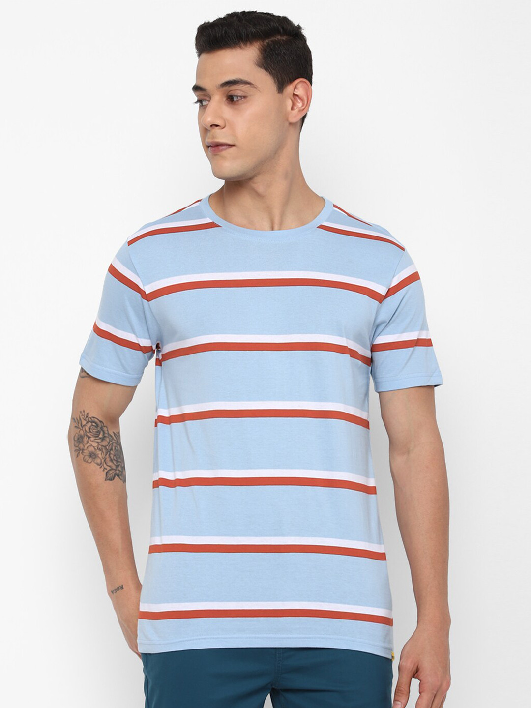 

FOREVER 21 Men Blue & Red Striped T-shirt