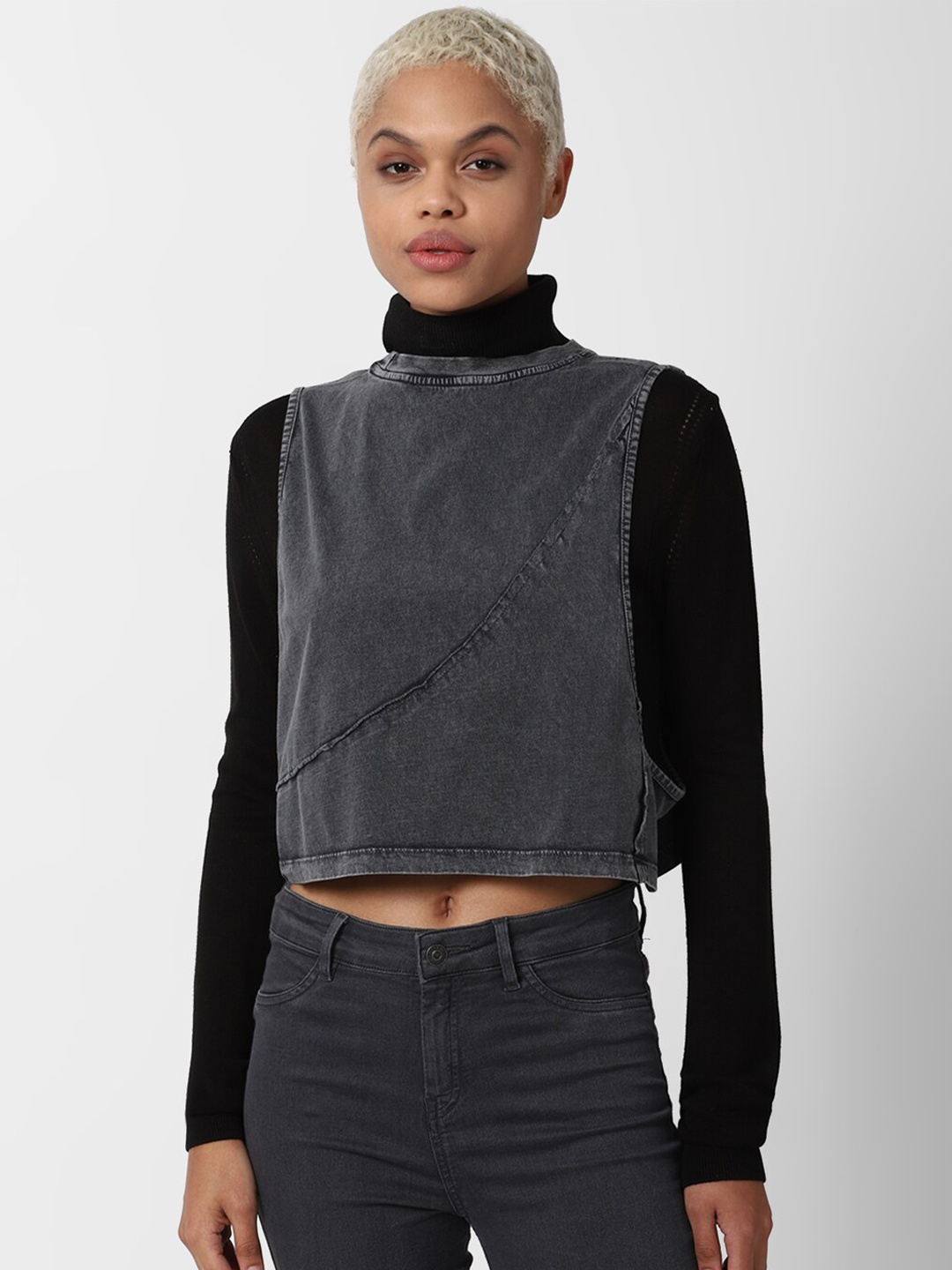 

FOREVER 21 Women Grey & Black Solid High Neck Pure Cotton Regular Crop Top
