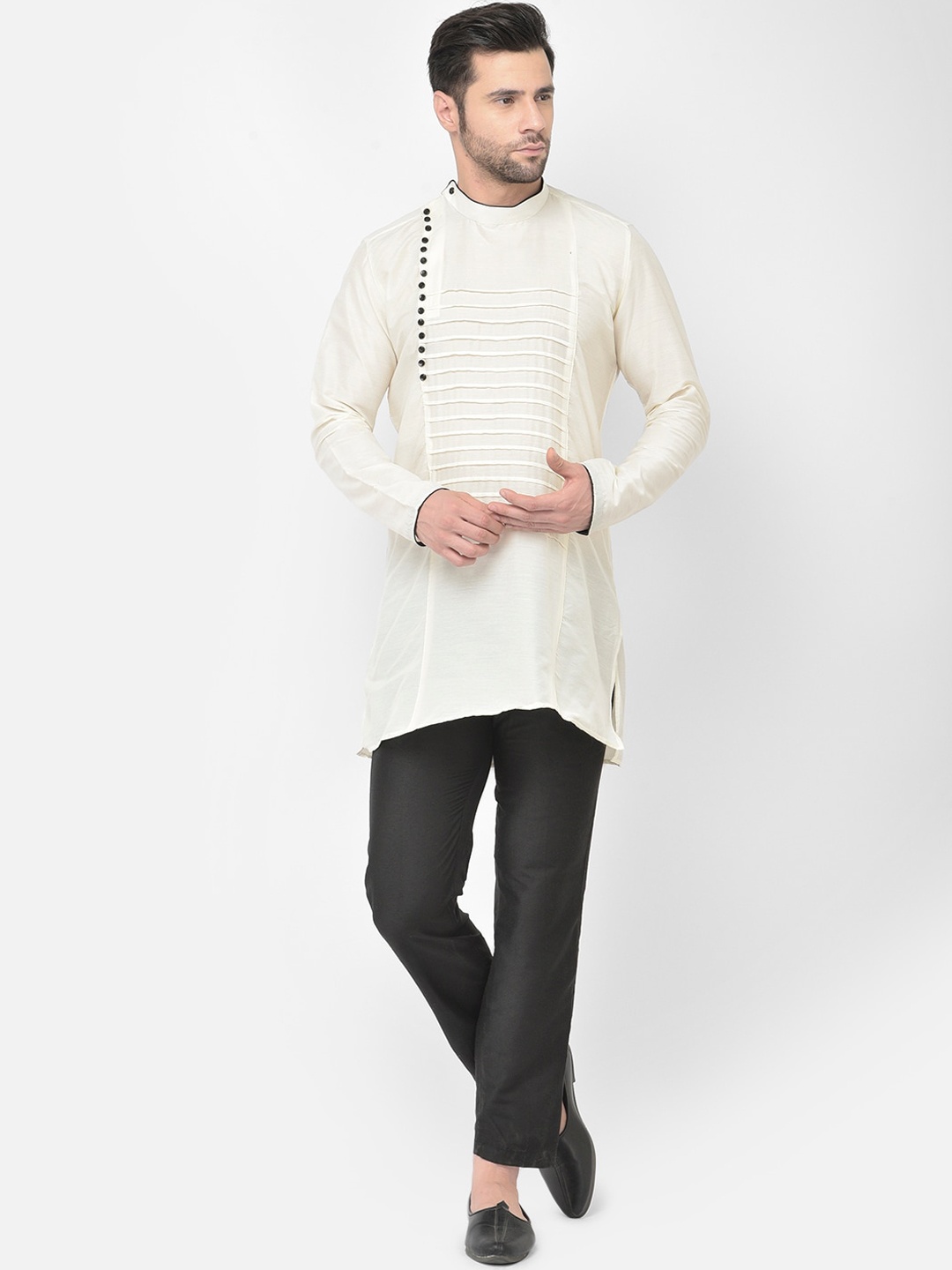 

DEYANN Men Off White & Black Solid Kurta with Trousers