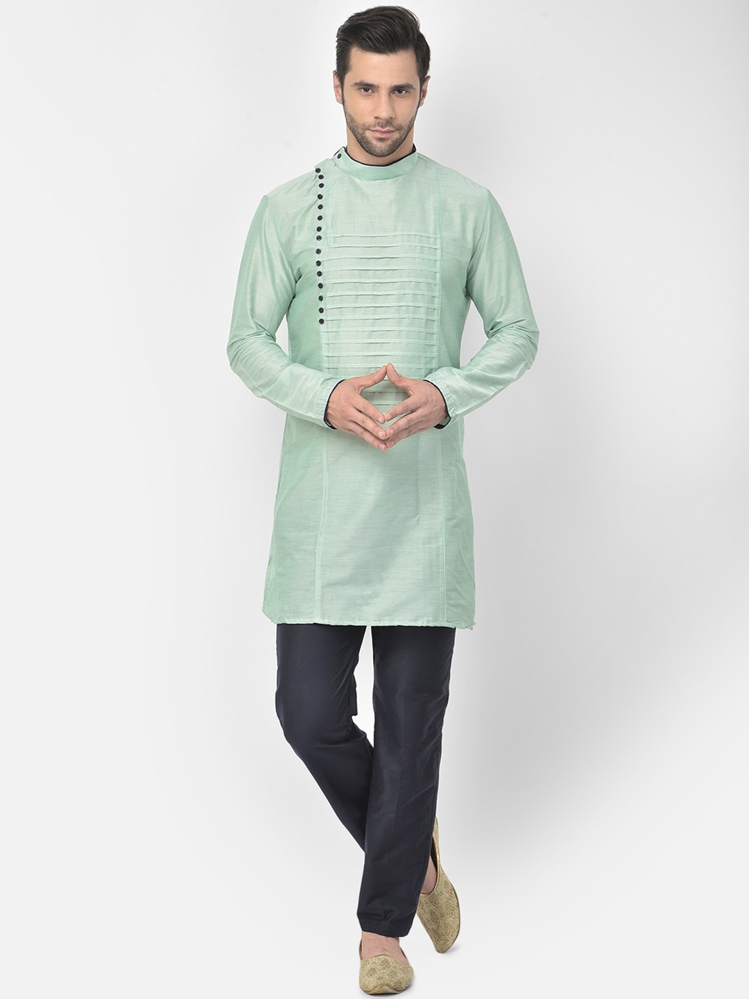 

DEYANN Men Green Angrakha Kurta with Pyjamas