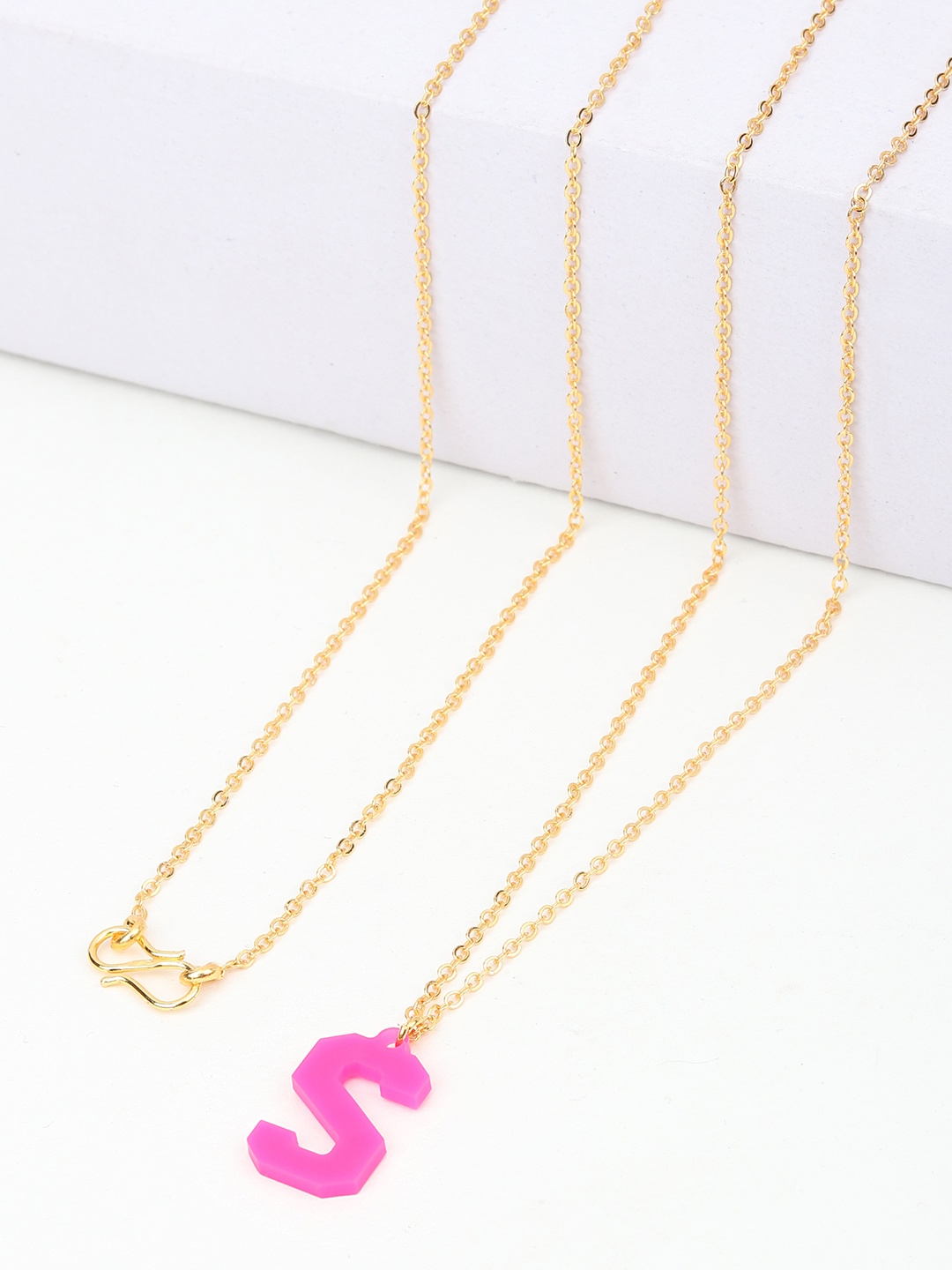 

Goldnera Women Pink & Gold-Toned Letter S Pendant With Chain