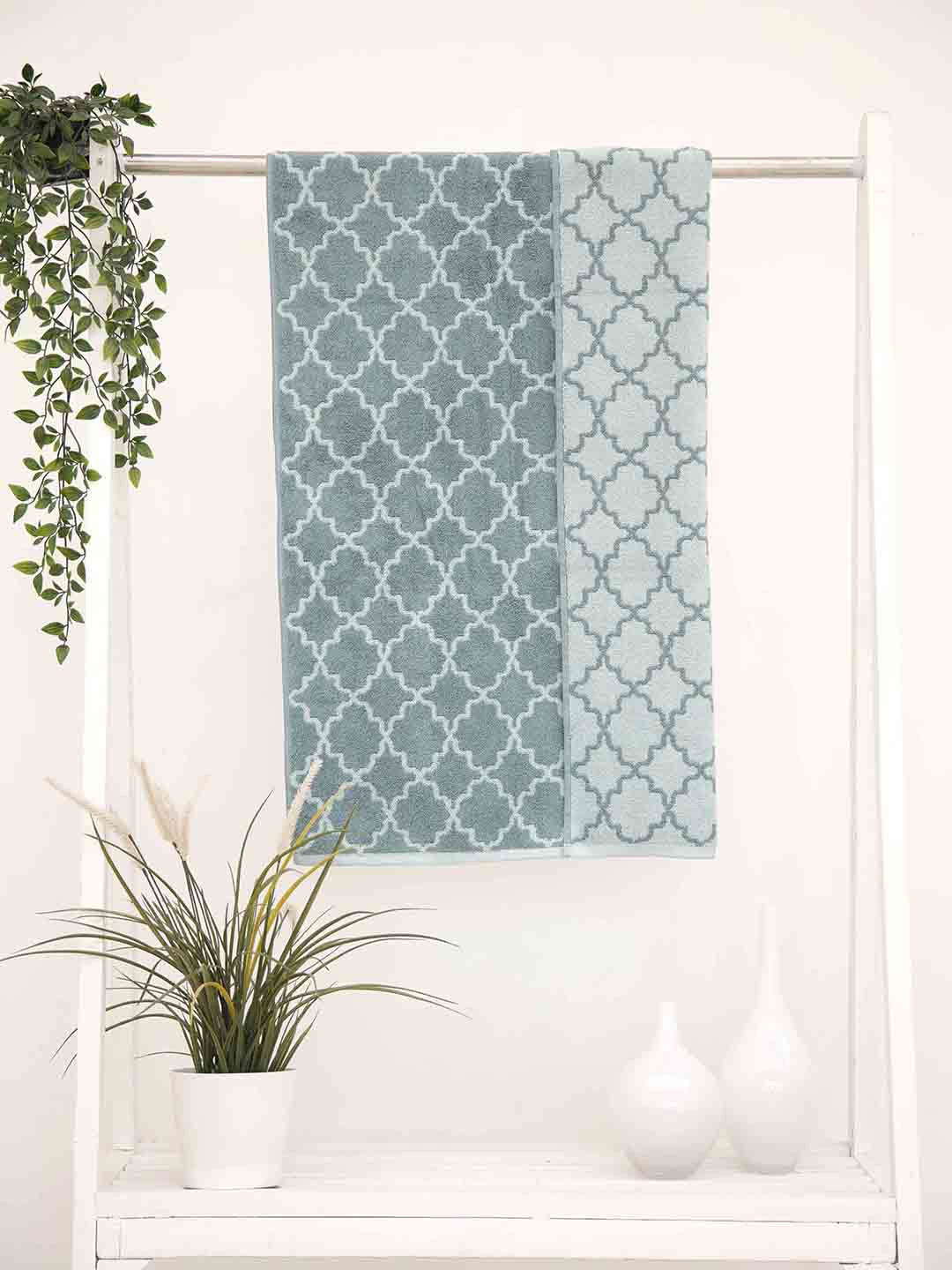 

Ariana Sea Green Printed 600 GSM Reversible Cotton Bath Towel