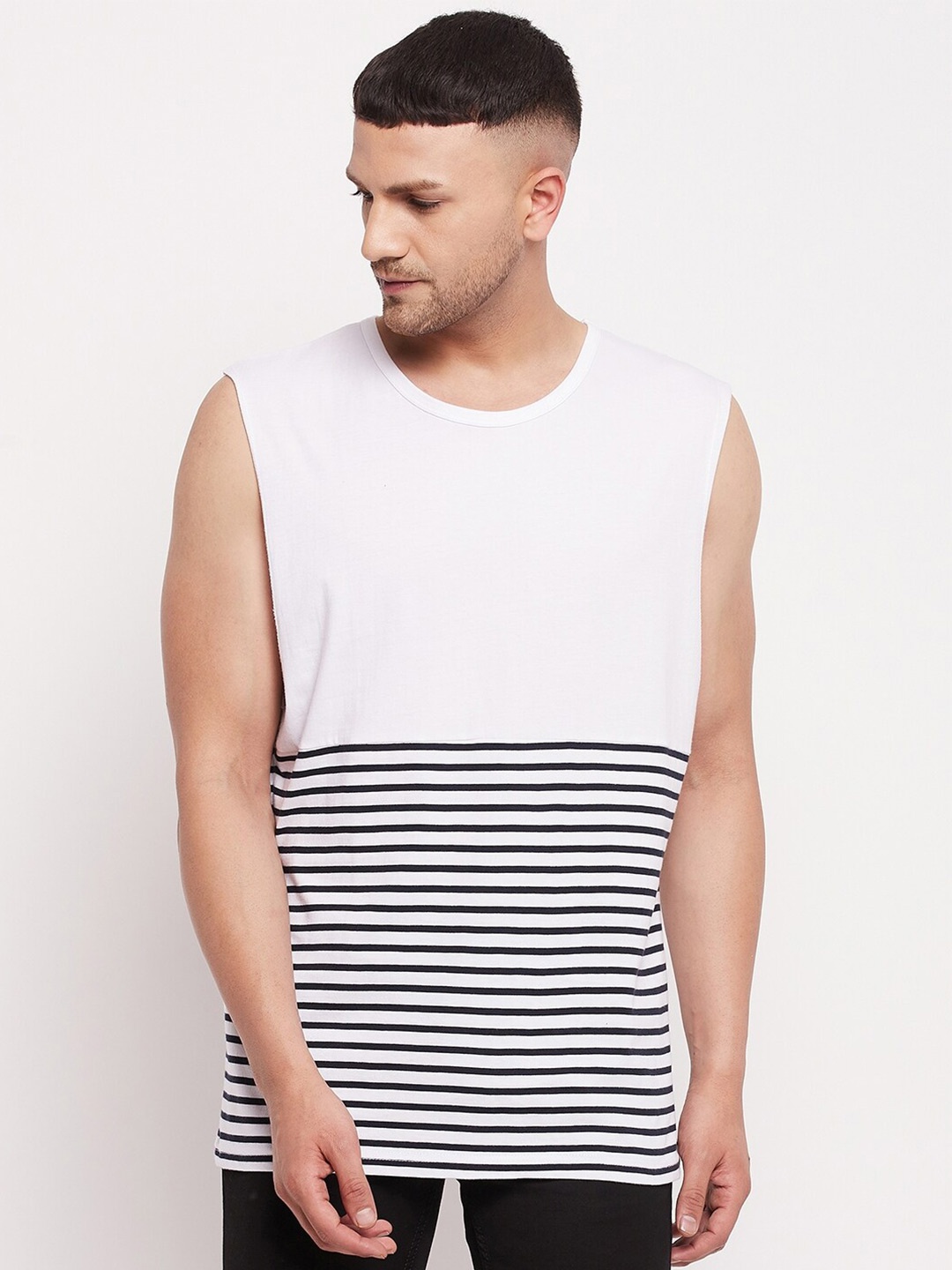 

Hypernation Men White Striped Monochrome Tshirt