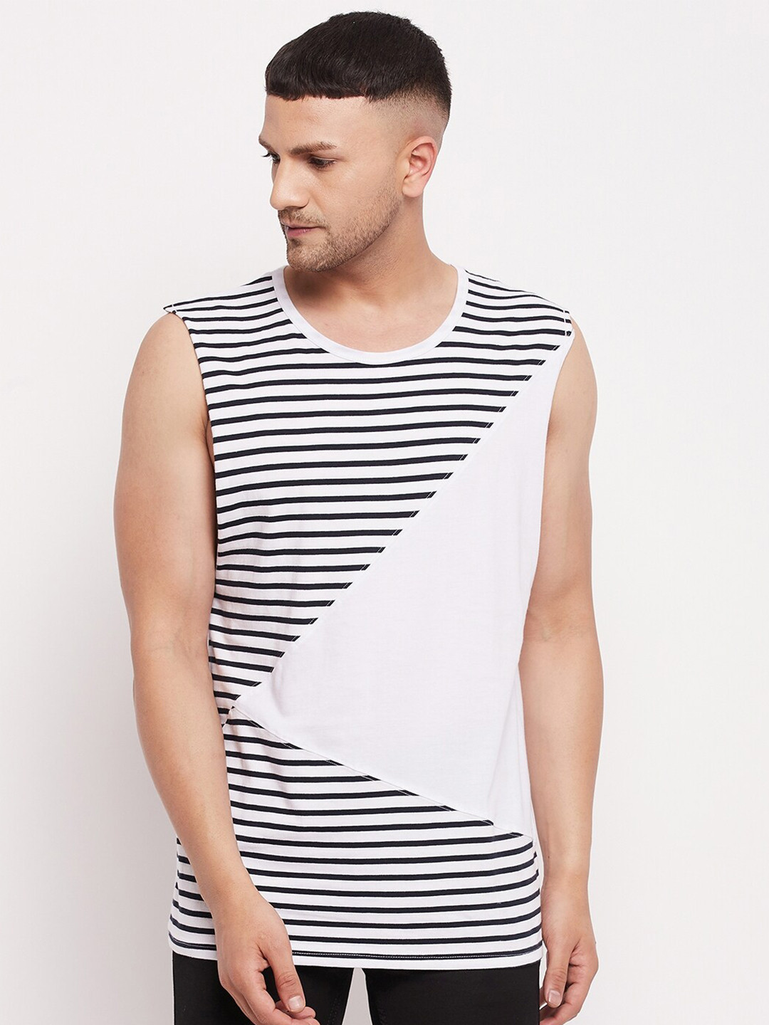 

Hypernation Men White Striped T-shirt
