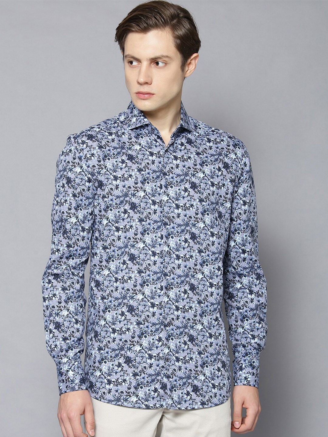 

Bruun & Stengade Men Blue Slim Fit Floral Printed Pure Cotton Casual Shirt