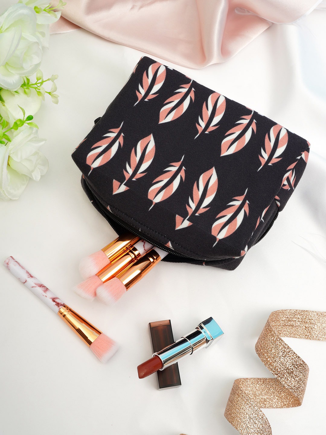 

Crazy Corner Women Black Printed Travel Pouch