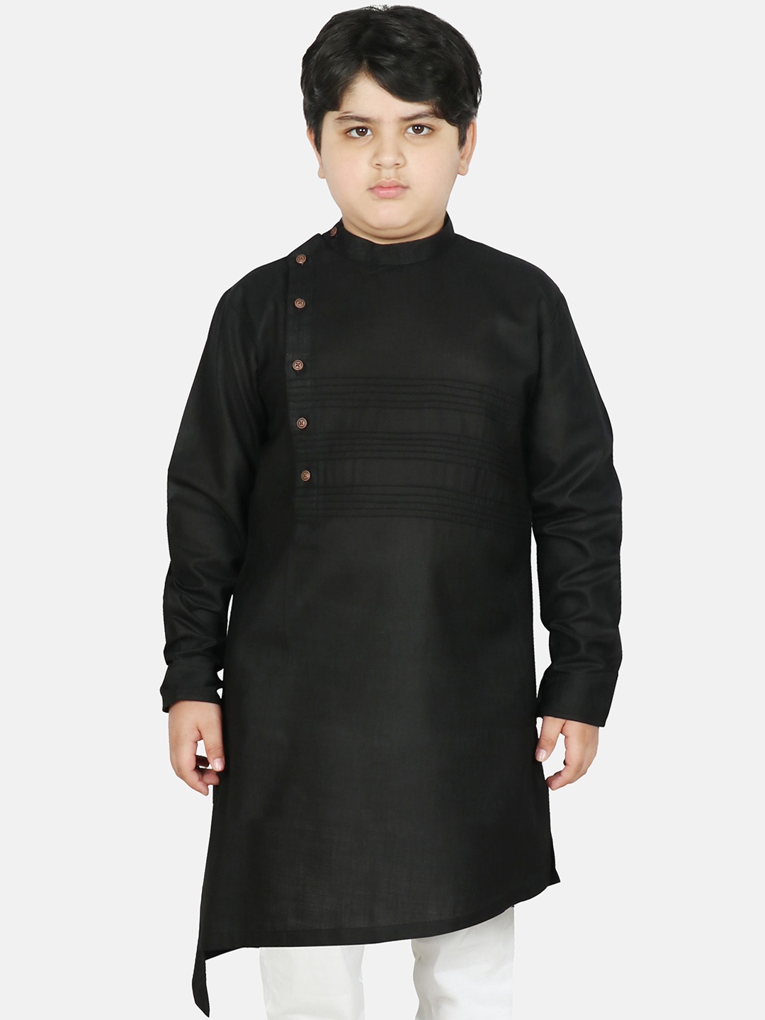 

SG YUVRAJ Boys Black Solid Cotton Kurta