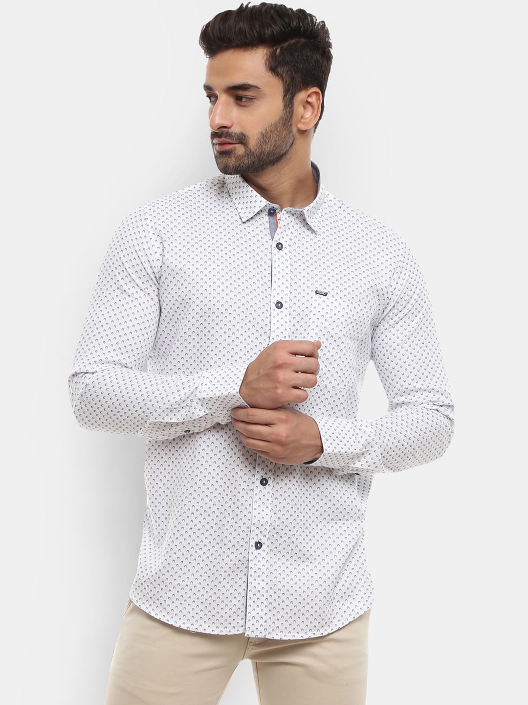 

V-Mart Men White Classic Printed Casual Shirt