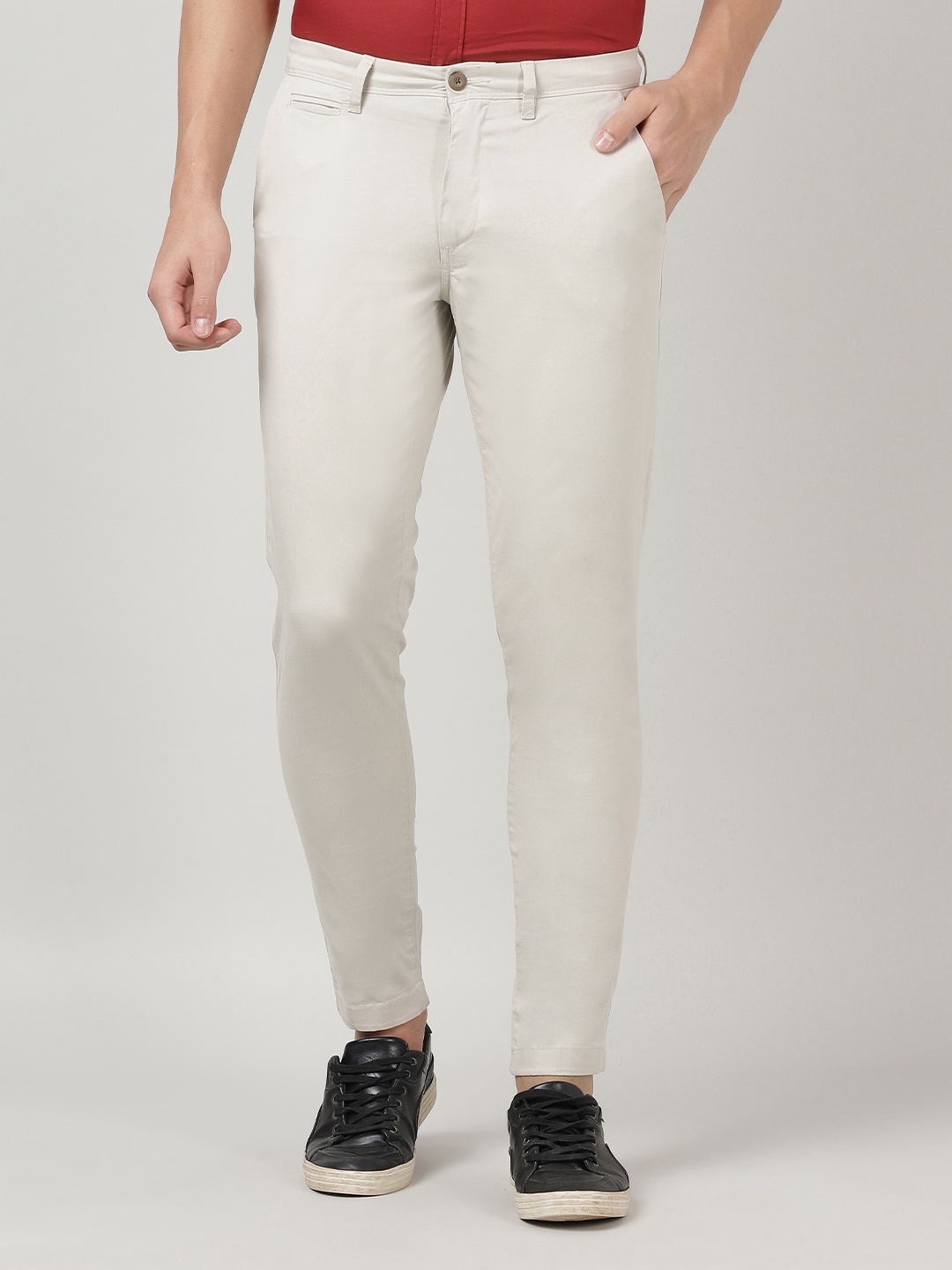 

MERCHANT MARINE Men Off White Solid Tapered Fit Cotton Trousers