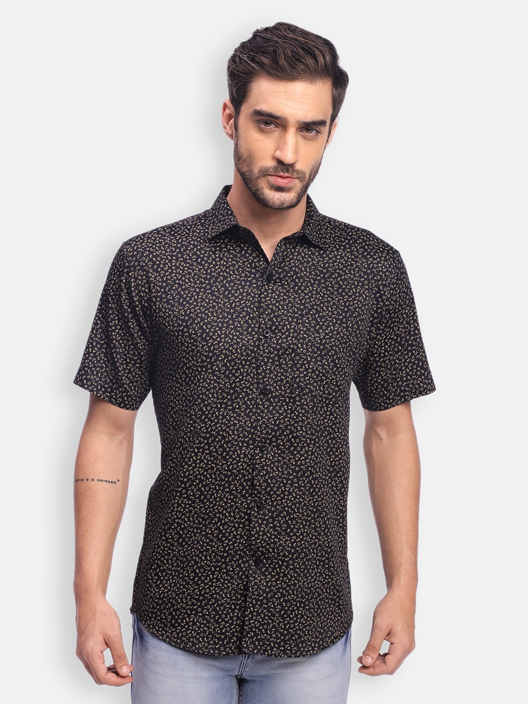 

Zeal Men Black Standard Printed Cotton Casual Shirt