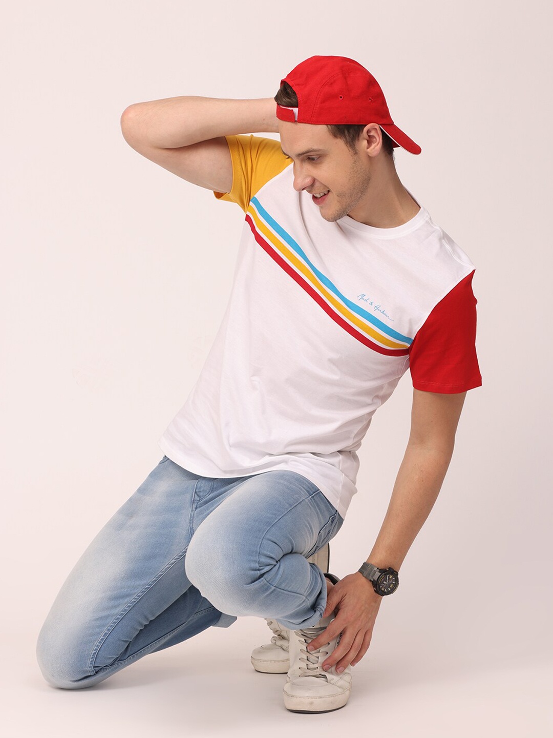 

Mast & Harbour Men White & Yellow Striped Cotton T-shirt