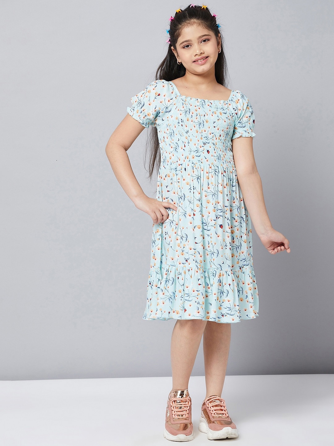 

Stylo Bug Girls Green & Blue Floral Printed Cotton Smocked A-Line Dress