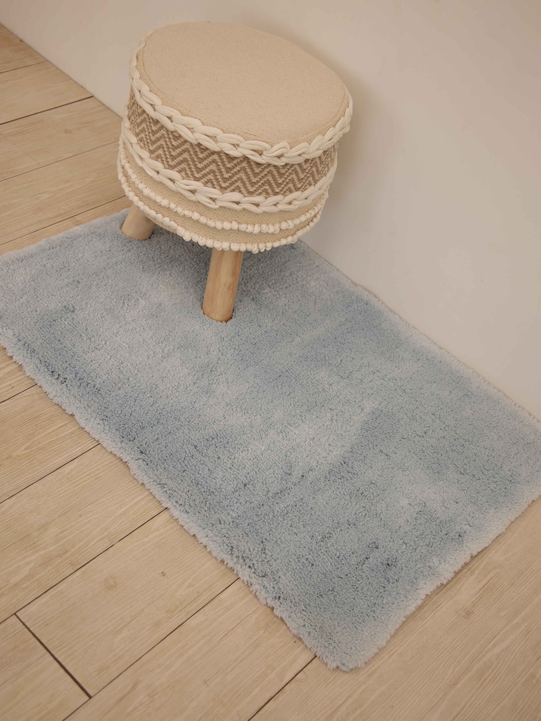 

Ariana Grey Solid 300 GSM Cotton Anti-Skid Bath Mat