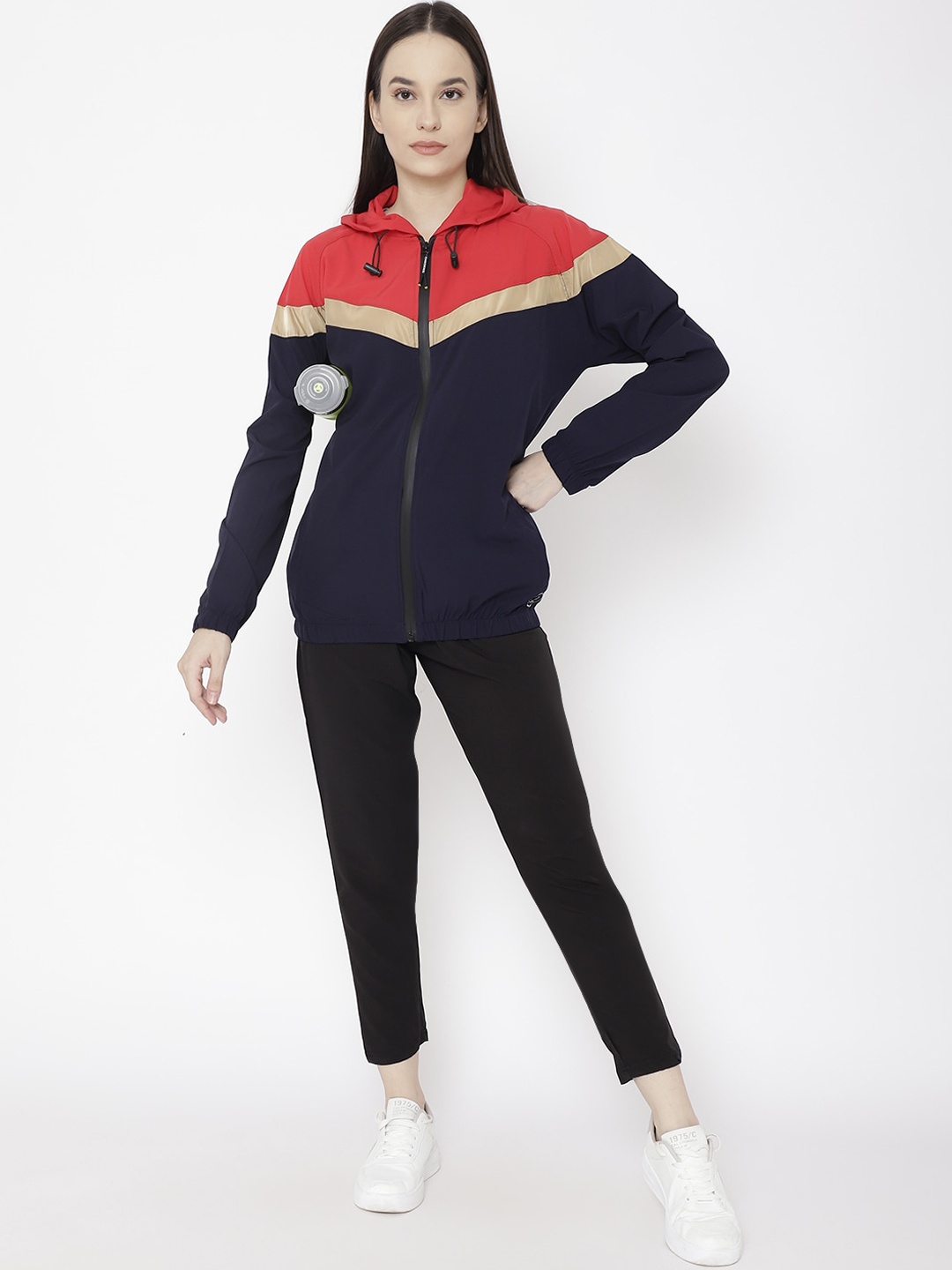 

Chkokko Women Navy Blue & Red Solid Hooded Running Tracksuit