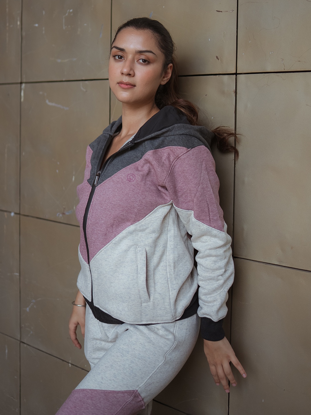 

CHKOKKO Women Grey Colourblocked Lightweight Hooded Bomber Jacket