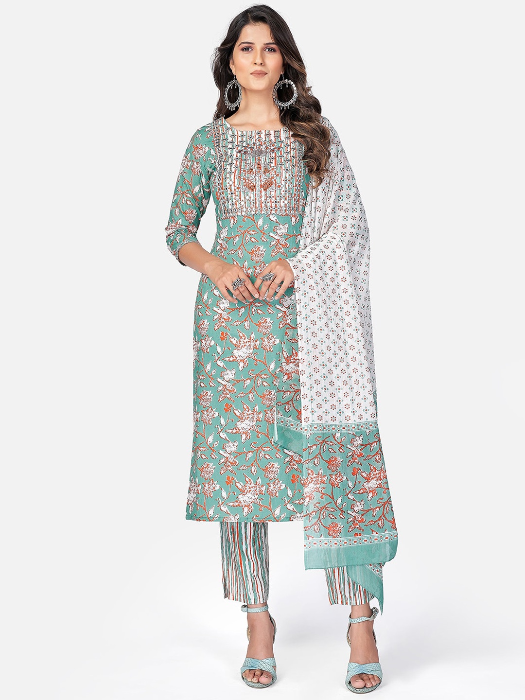 

Vbuyz Women Sea Green Floral Printed Thread Work Pure Cotton Kurti with Trousers & With Dupatta