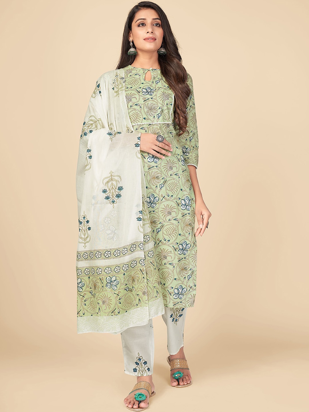 

Vbuyz Women Green Floral Printed Pure Cotton Kurti with Trousers & With Dupatta