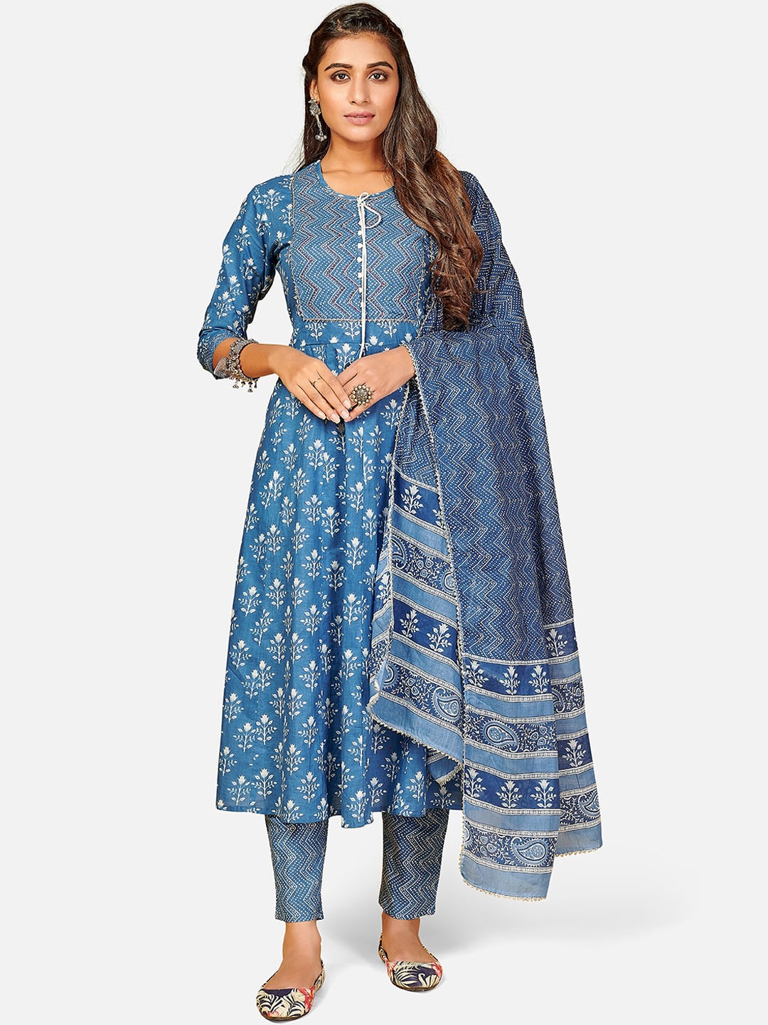 

Vbuyz Women Blue Floral Printed Thread Work Pure Cotton Kurta with Trousers & With Dupatta