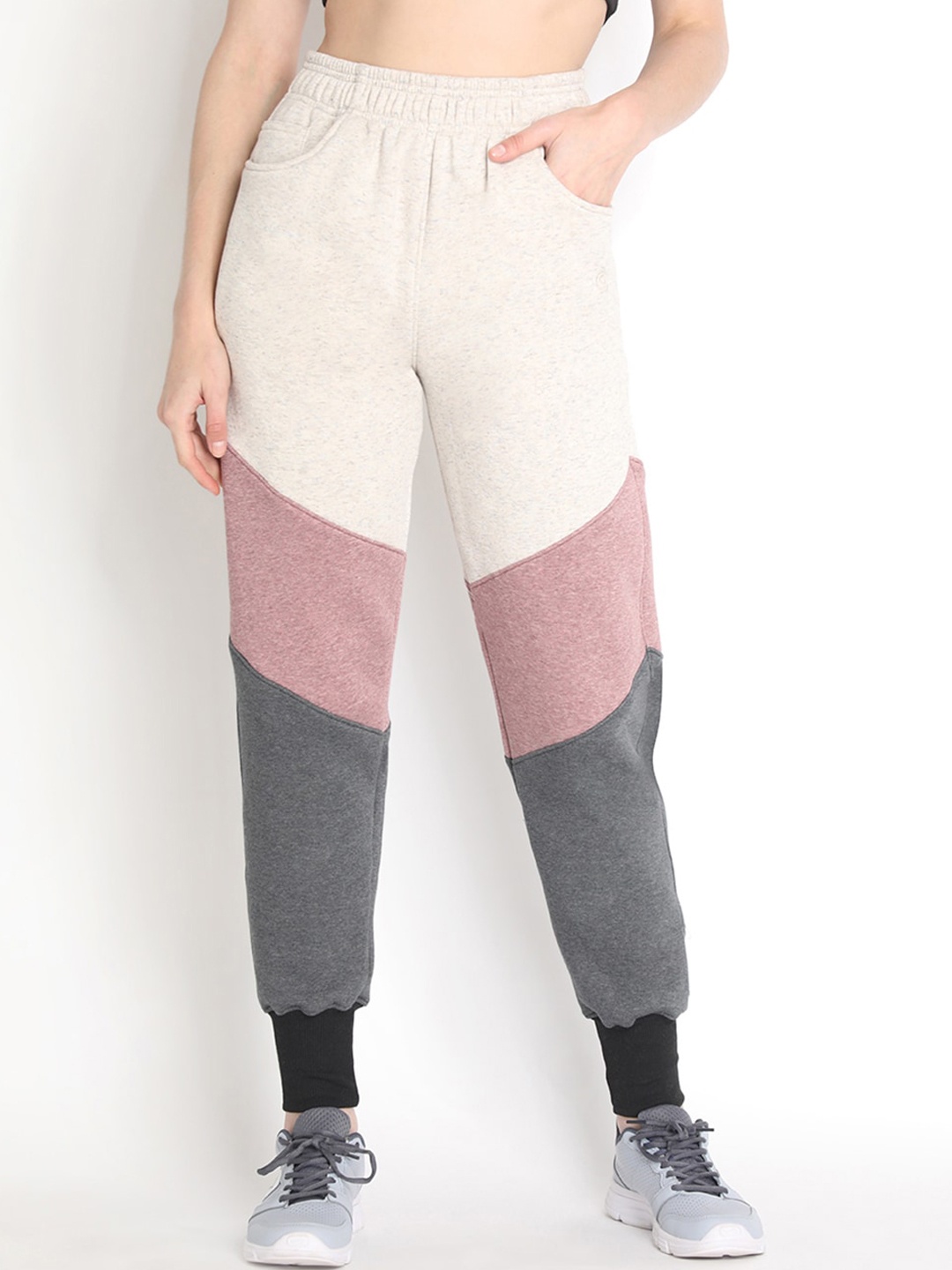 

CHKOKKO Women Grey & Off-White Colourblocked Cotton Joggers