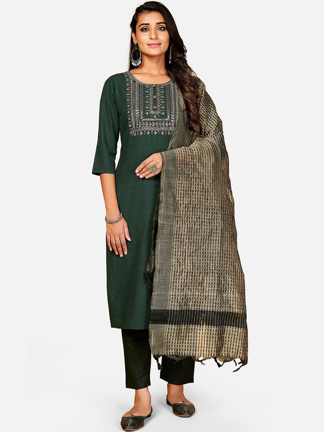 

Vbuyz Women Green Layered Sequinned Pure Cotton Kurta with Trousers & With Dupatta