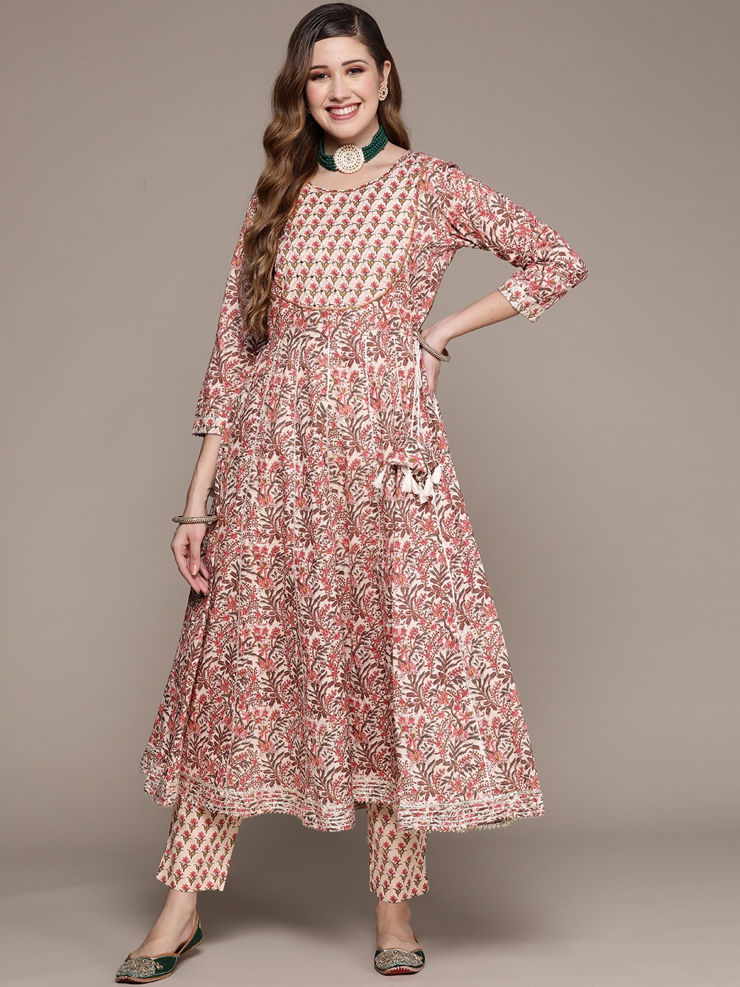 

Ishin Women Off White Ethnic Motifs Printed Kurta with Trousers