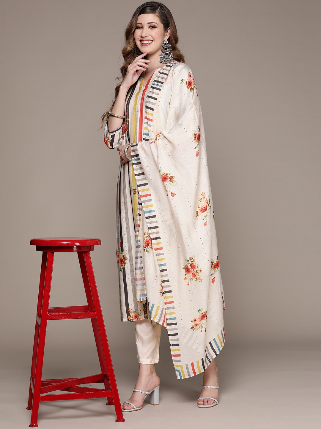 

Ishin Women Off White & Grey Embellished Kurta