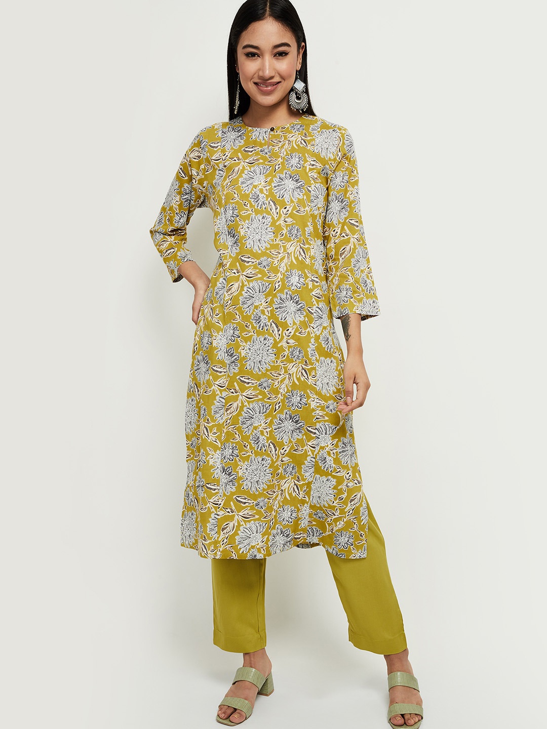 

max Women Yellow & White Floral Printed Kurta with Trousers