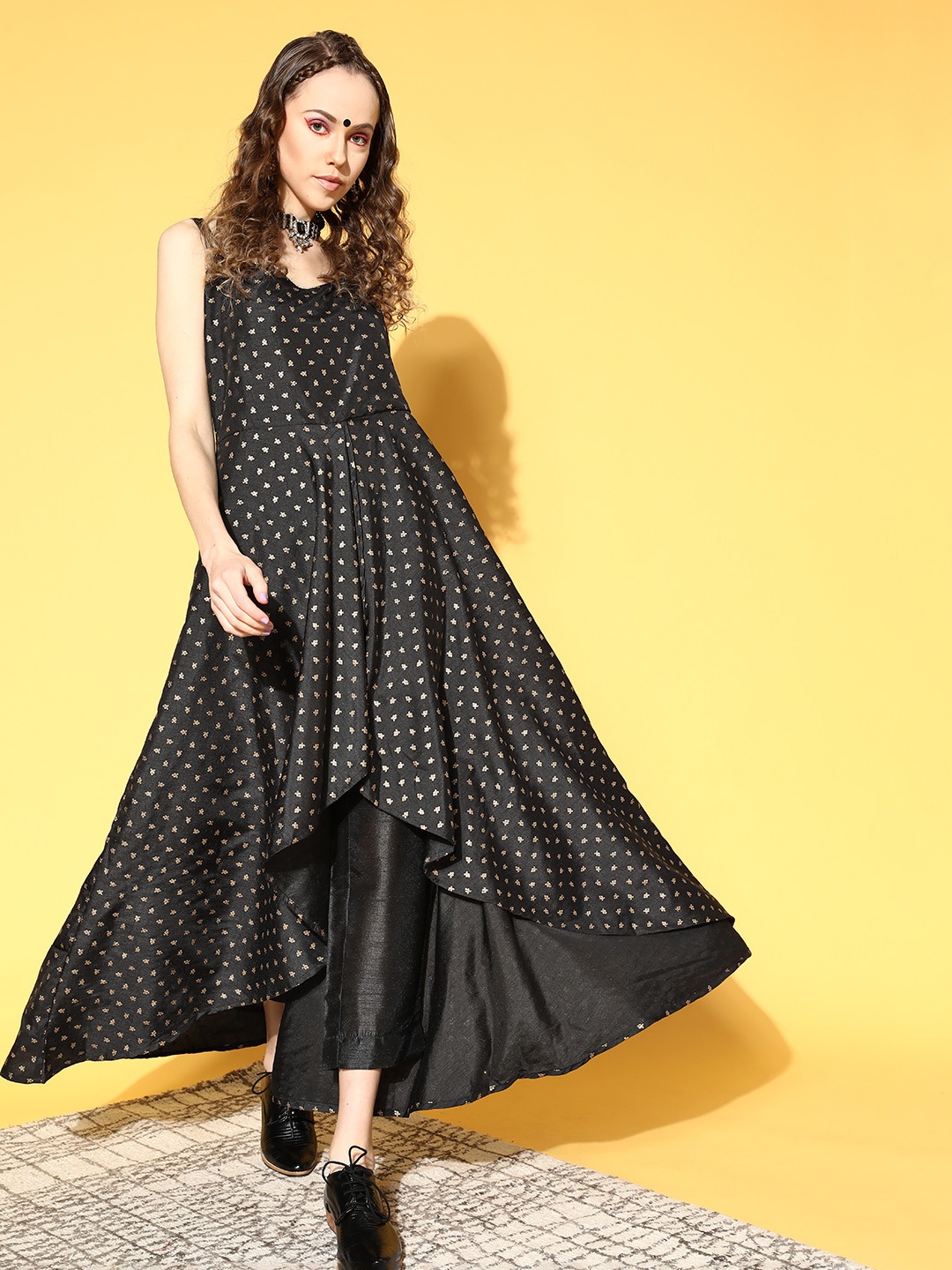

Ahalyaa Women Black & Golden Ethnic Motifs Printed Gotta Patti Kurta with Trousers