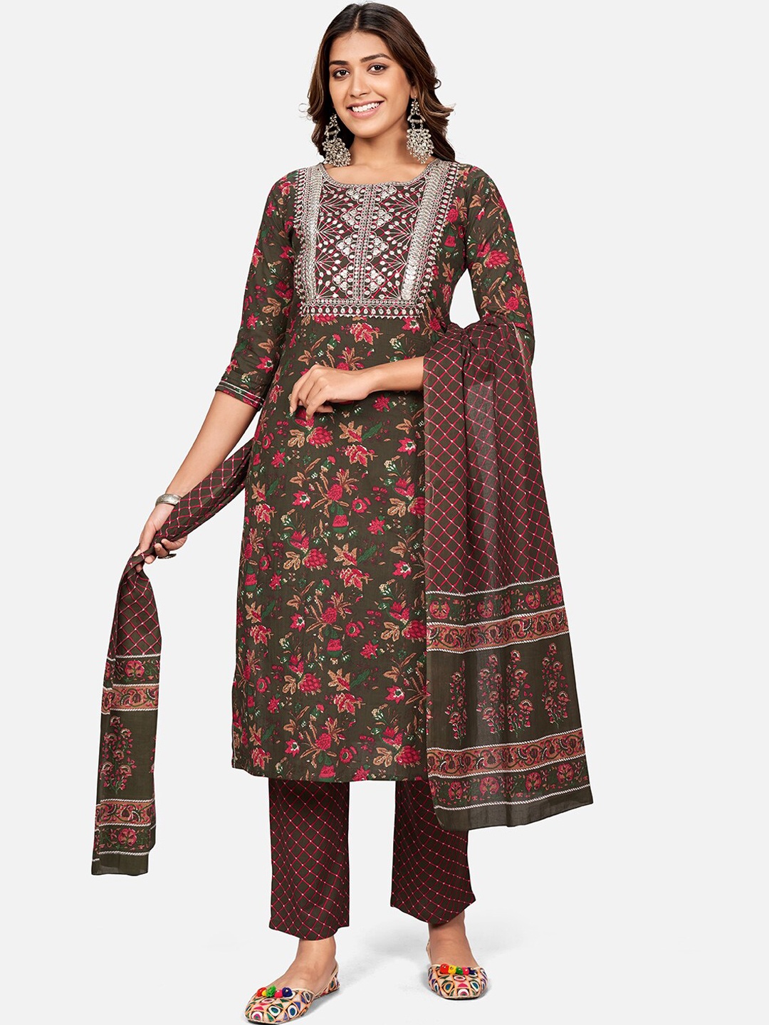 

Vbuyz Women Green Floral Printed Gotta Patti Pure Cotton Kurta with Trousers & With Dupatta