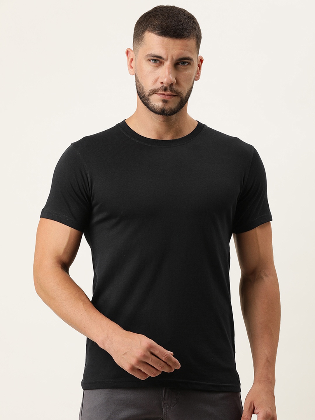 

ARISE Men Black Solid Pure Cotton T-shirt