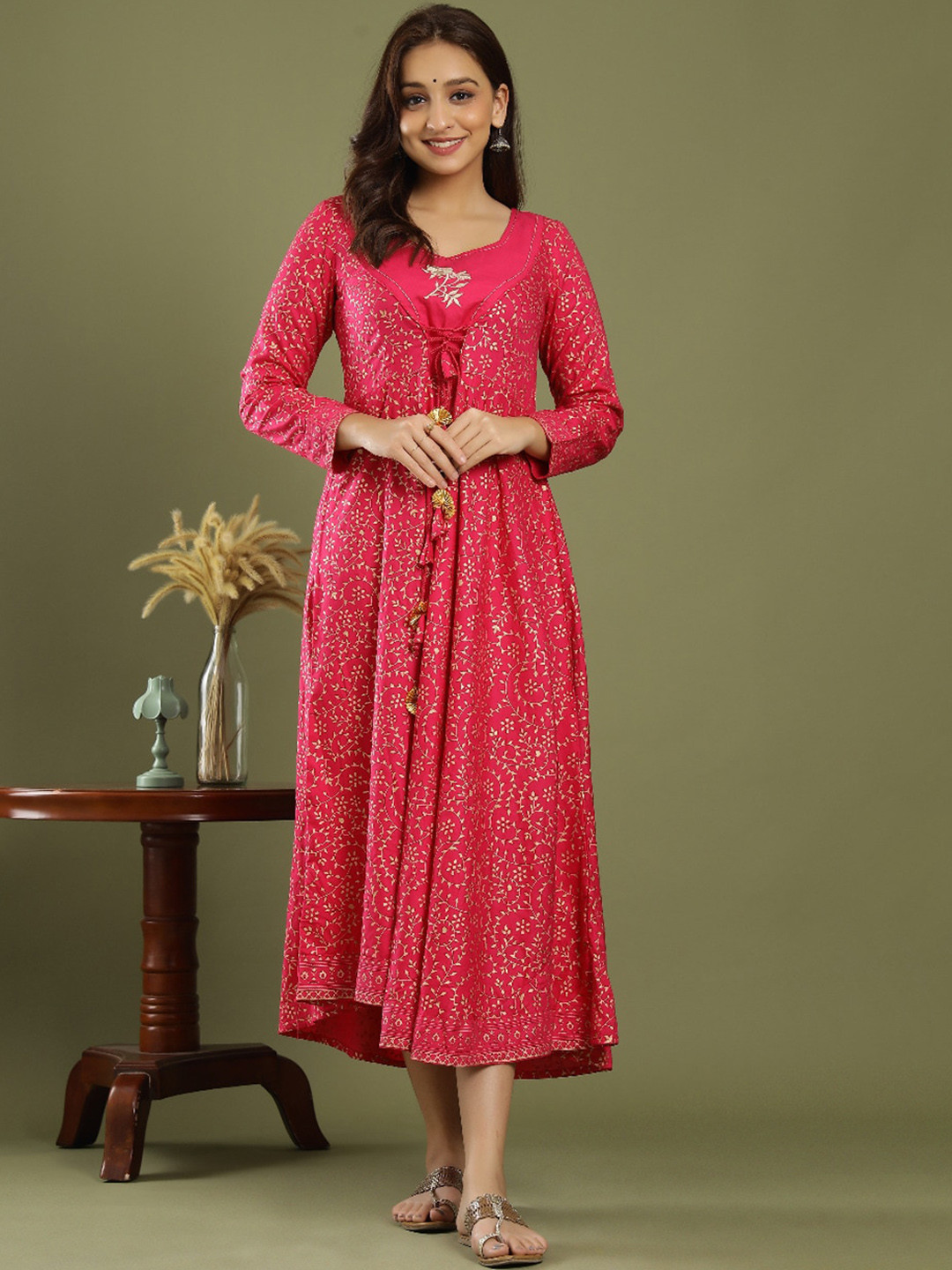 

KEEP CART Women Pink & Gold-Toned Floral Print Kurta