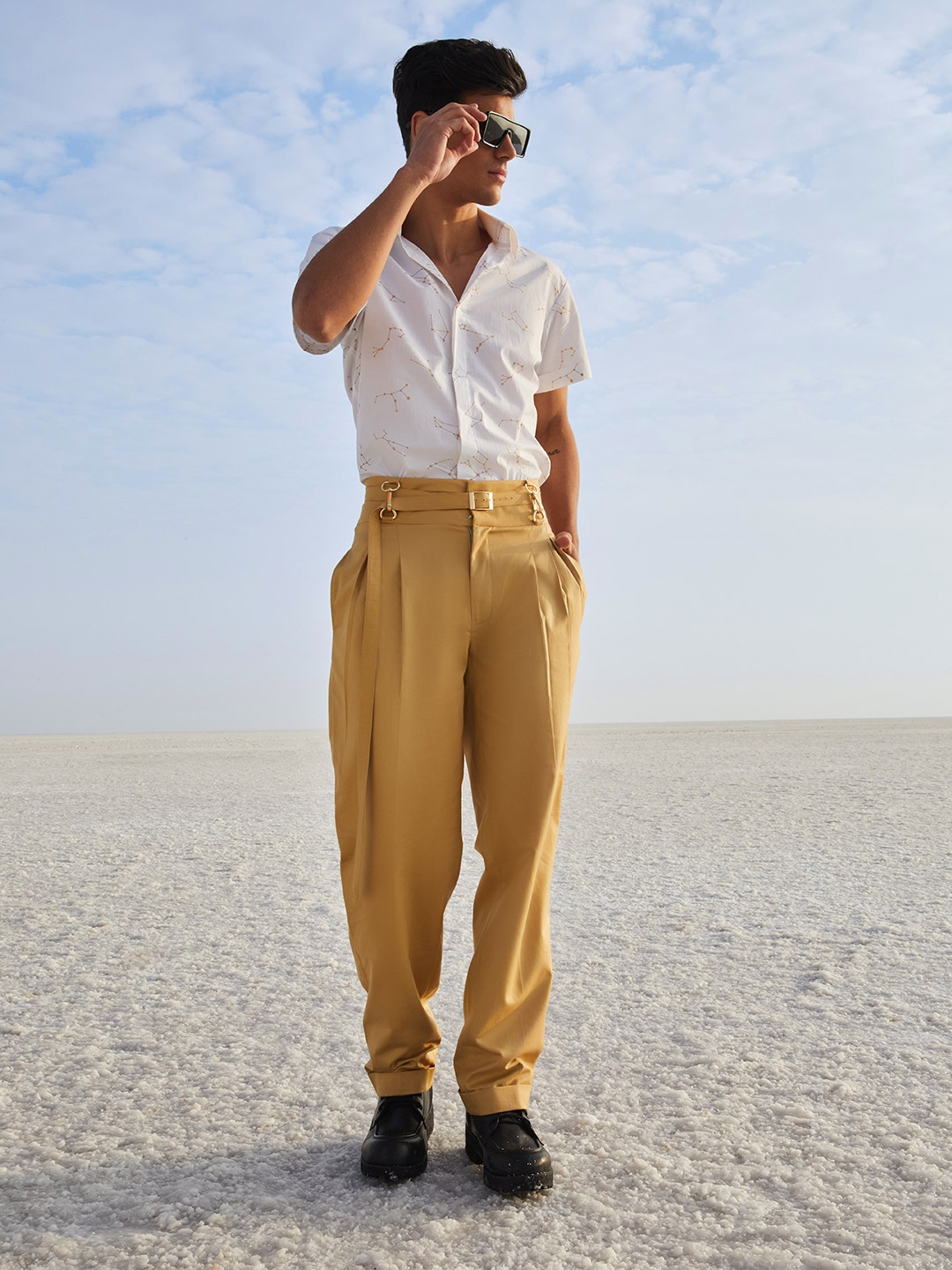 

Crimsoune Club Nikhil Thampi Men Khaki Pleated Belted Trousers