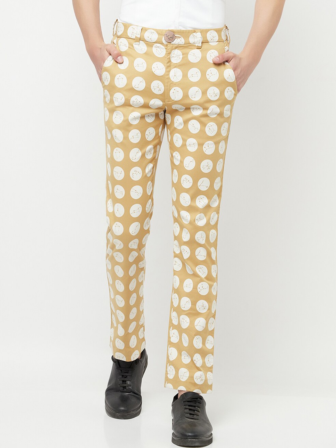 

Crimsoune Club Nikhil Thampi Men Khaki Printed Urban Tapered Fit Trousers