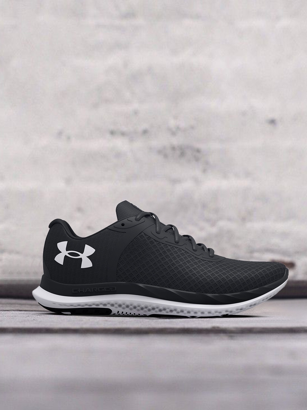 

UNDER ARMOUR Women Black & White Woven Design Charged Breeze Running Shoes