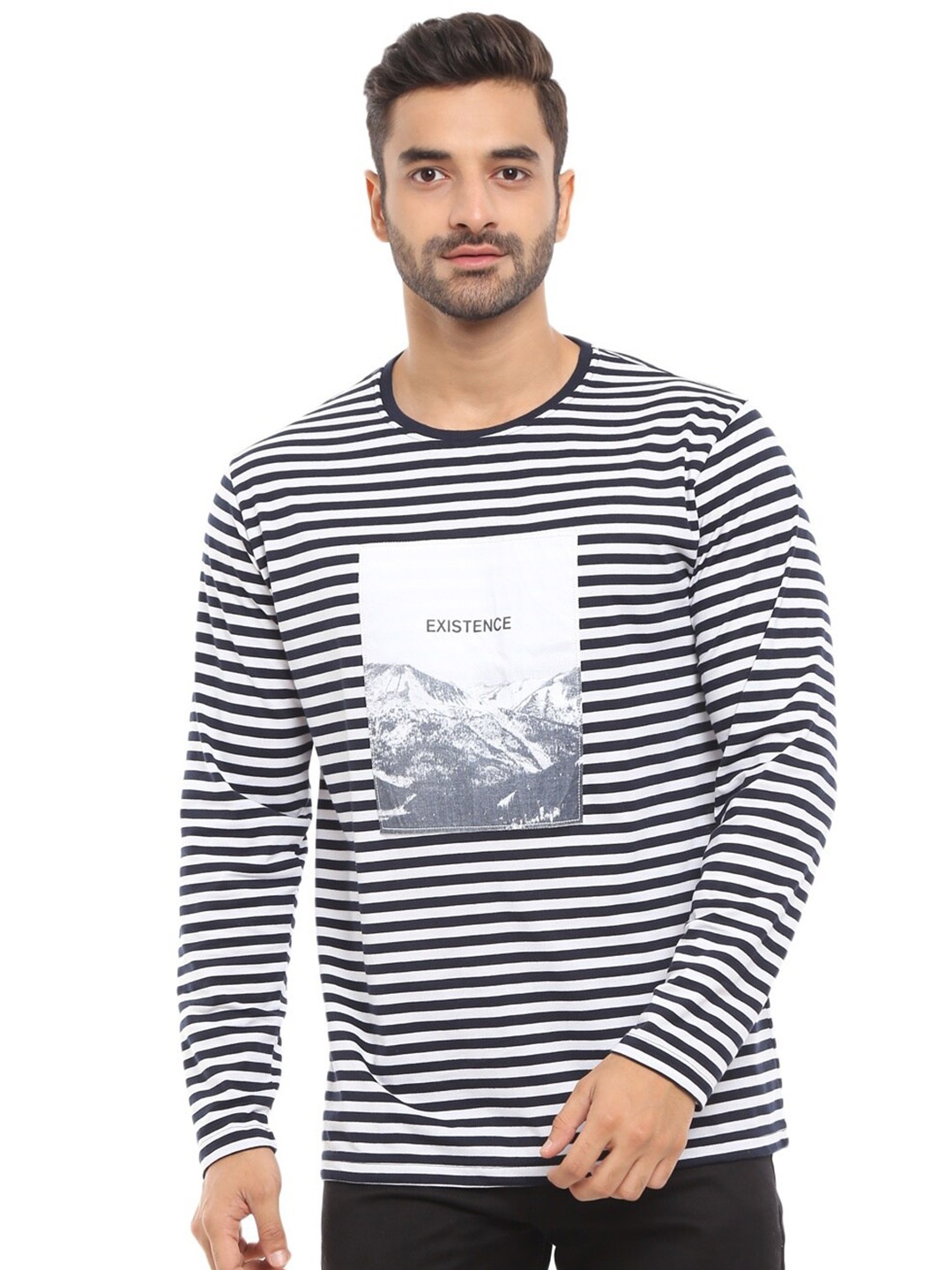 

V-Mart Men Black & White Striped Slim Fit T-shirt