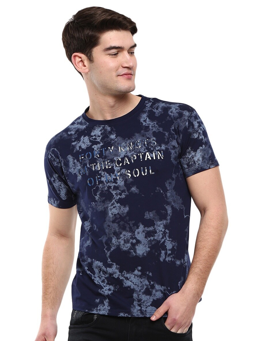 

V-Mart Men Navy Blue & White Dyed T-shirt