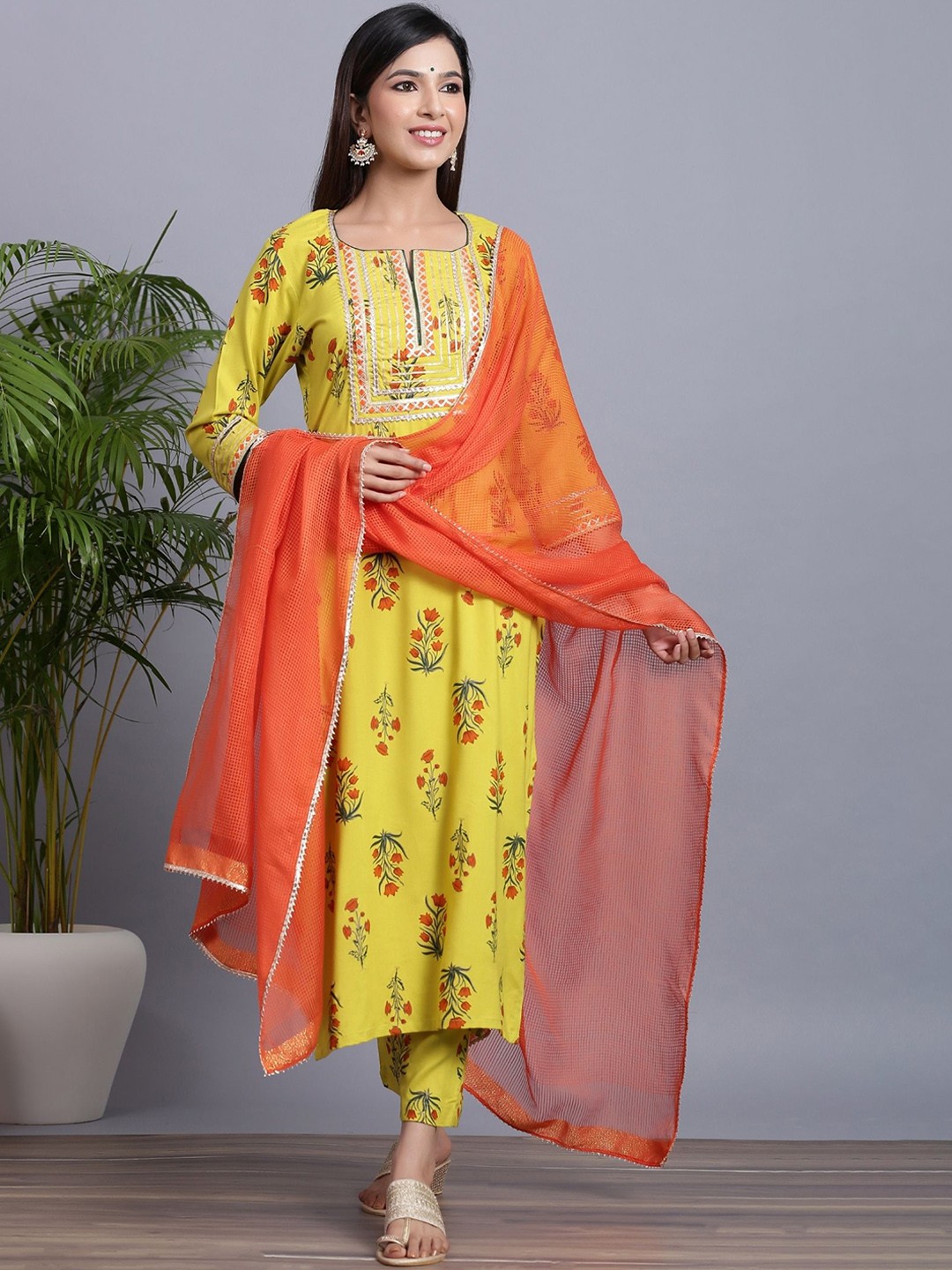 

GILLORI Women Mustard Yellow & Orange Floral Print Kurta with Trousers & Dupatta